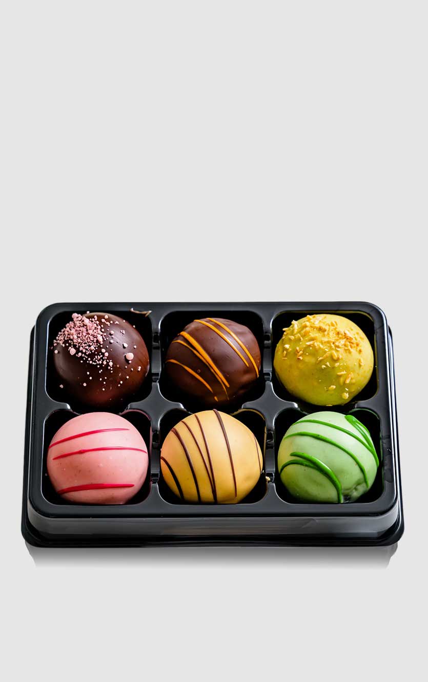 Trøffel-romkugler æske Med Forskellige